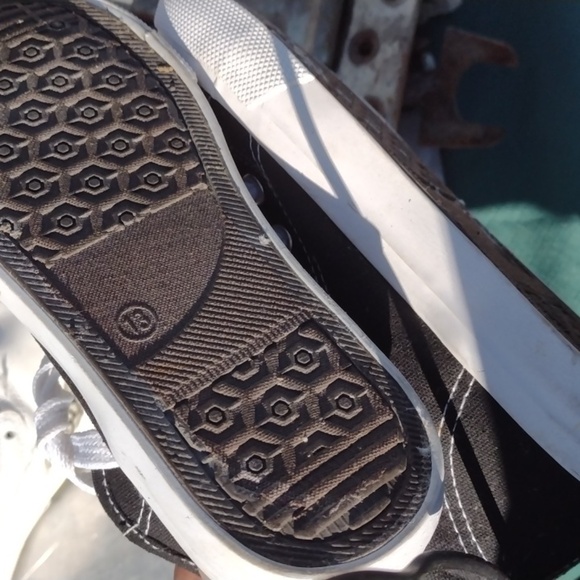 Stylish Black and White Nike Sneakers(2 Pair) - Picture 4 of 5